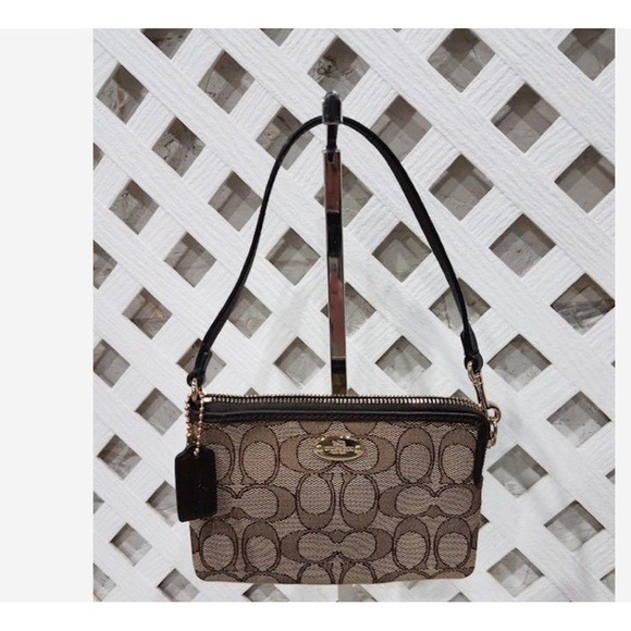 Wristlet - Picture 1 of 6